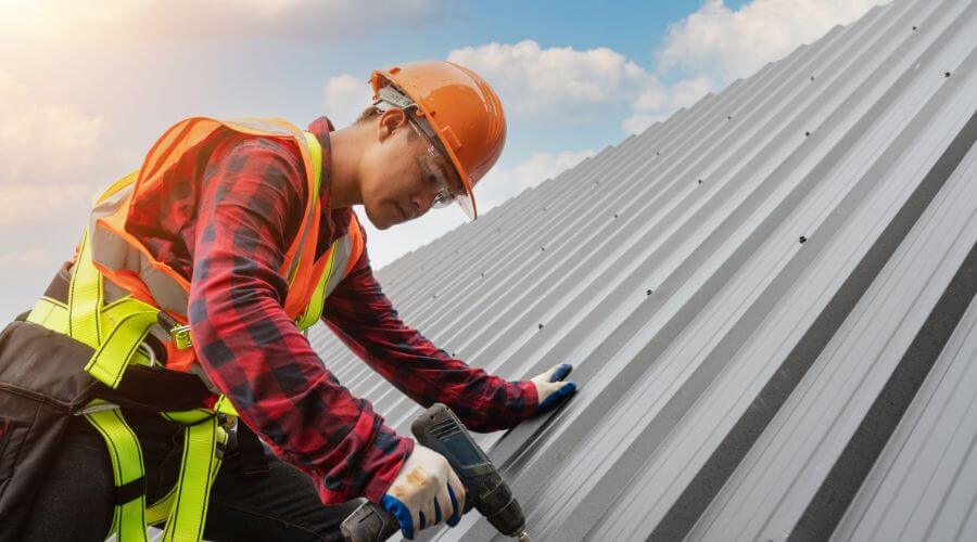 Professional gutter cleaning in Latimer, IA